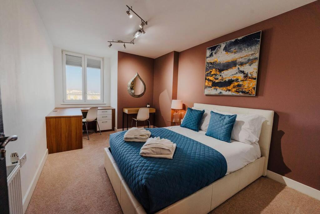 Marina With A View / 2 Bd Flat Apartment
