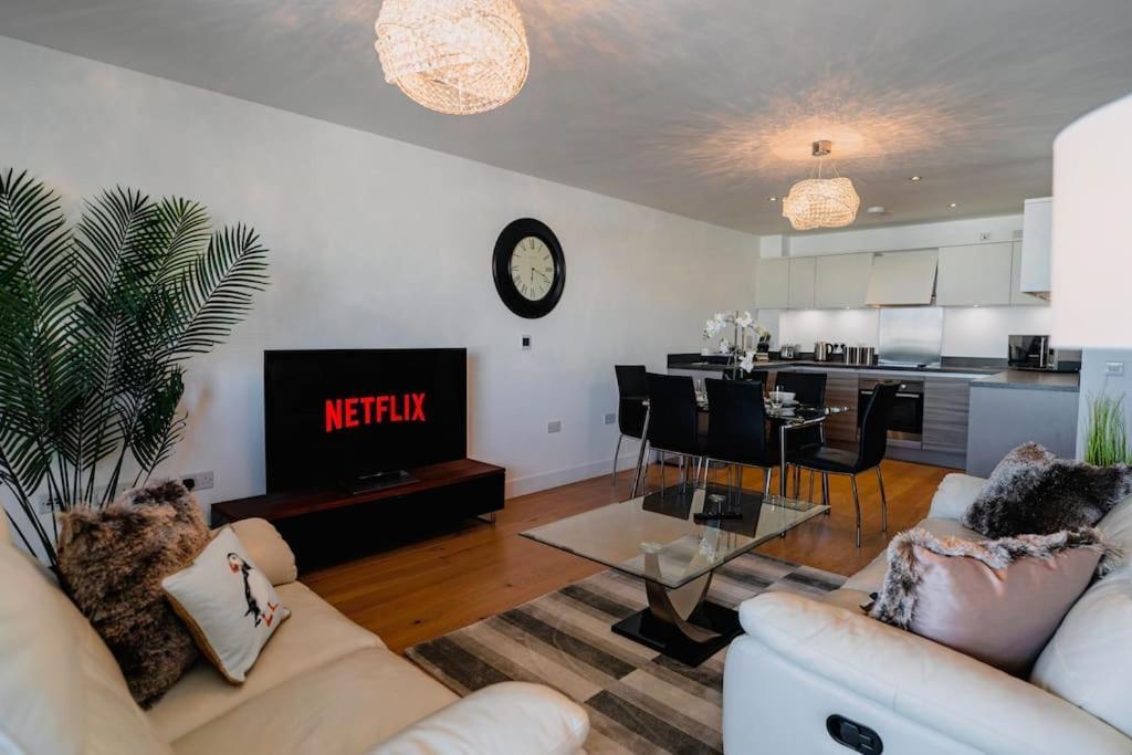 Marina With A View / 2 Bd Flat *