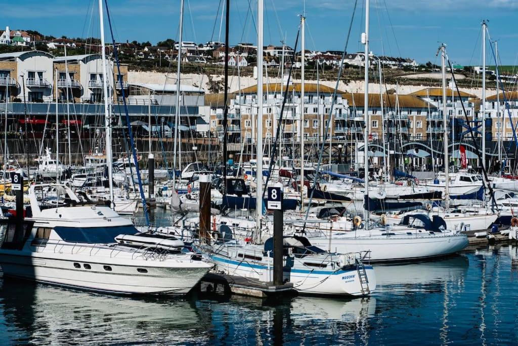 Marina With A View / 2 Bd Flat Apartment Brighton